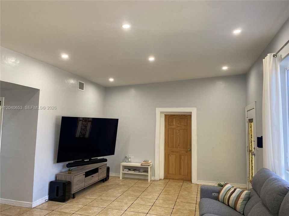 For Sale: $590,000 (4 beds, 2 baths, 1705 Square Feet)