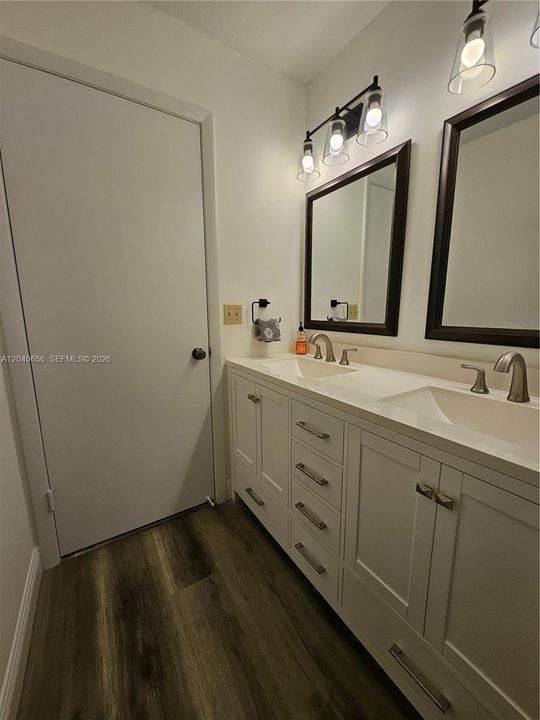 For Sale: $345,000 (2 beds, 2 baths, 1120 Square Feet)