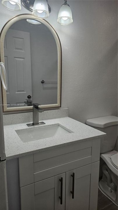 For Sale: $275,000 (2 beds, 2 baths, 996 Square Feet)