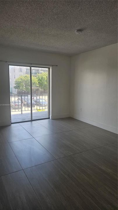 For Sale: $275,000 (2 beds, 2 baths, 996 Square Feet)