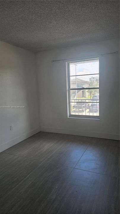For Rent: $2,200 (2 beds, 2 baths, 996 Square Feet)