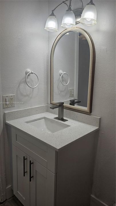 For Rent: $2,200 (2 beds, 2 baths, 996 Square Feet)