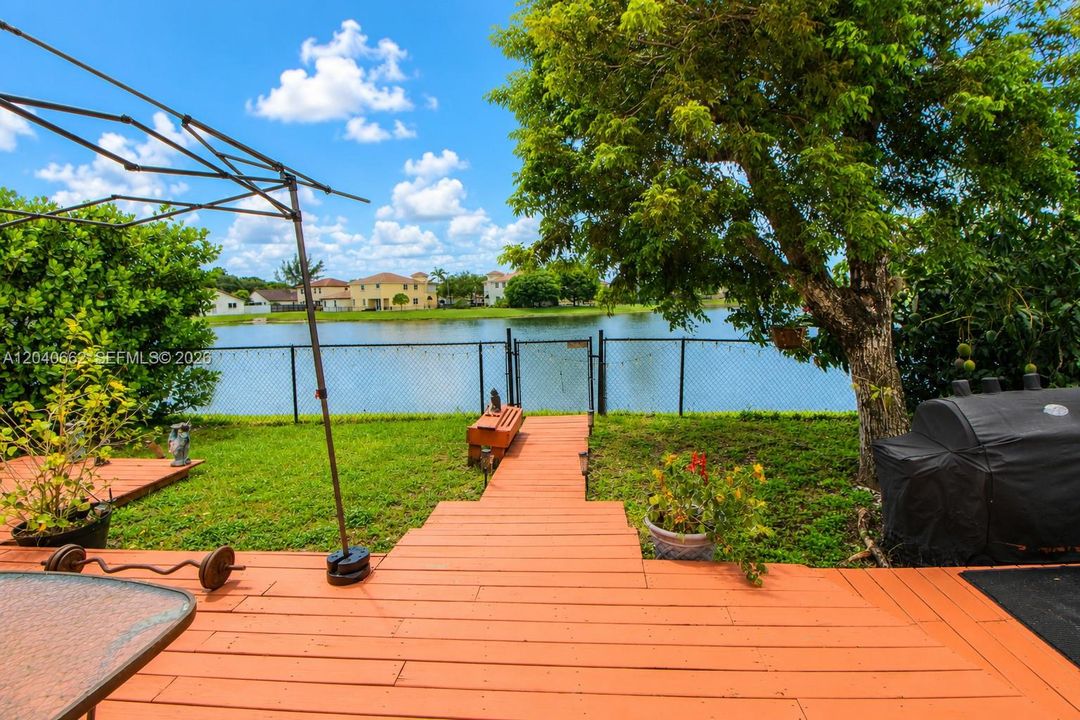 На продажу: $640,000 (5 спален, 3 ванн, 3080 Квадратных фут)