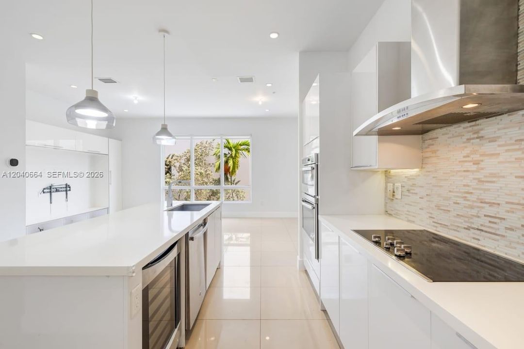 For Sale: $915,000 (4 beds, 3 baths, 2437 Square Feet)