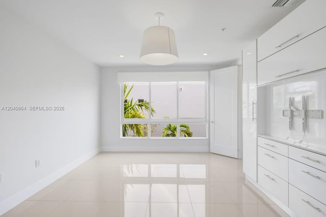 For Sale: $915,000 (4 beds, 3 baths, 2437 Square Feet)