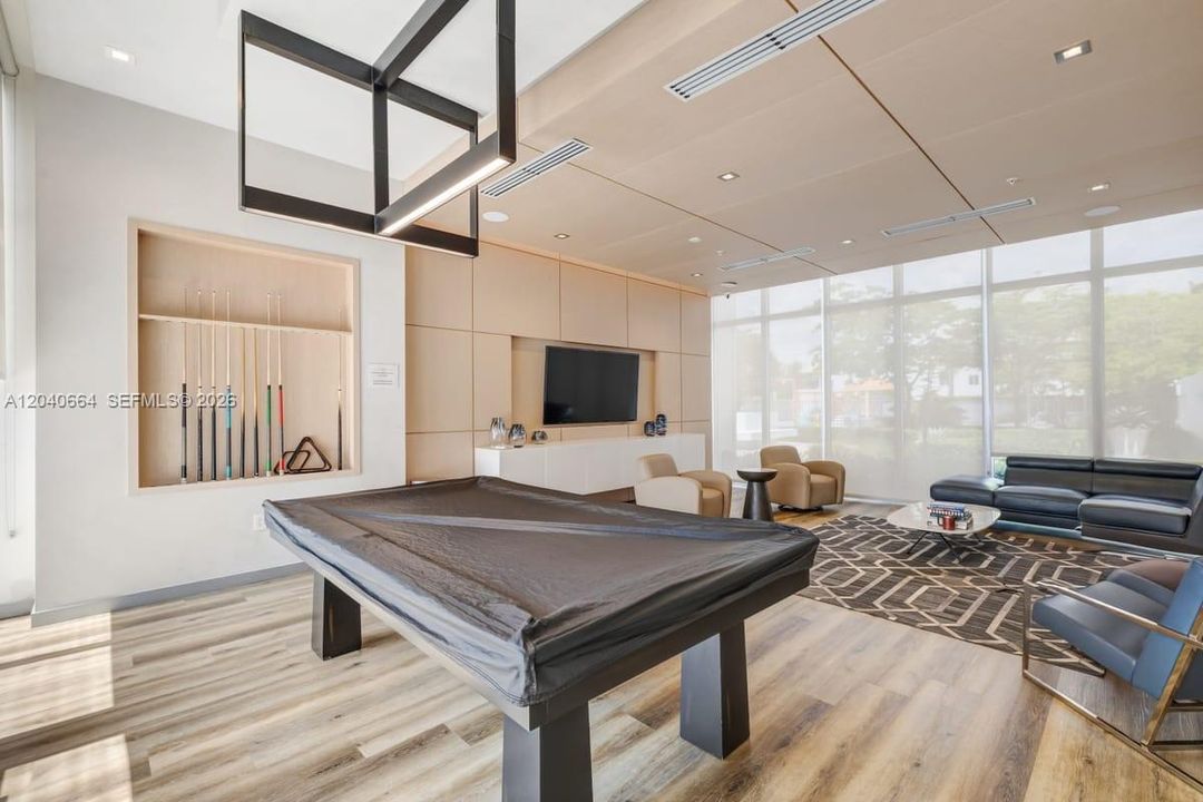 For Sale: $915,000 (4 beds, 3 baths, 2437 Square Feet)