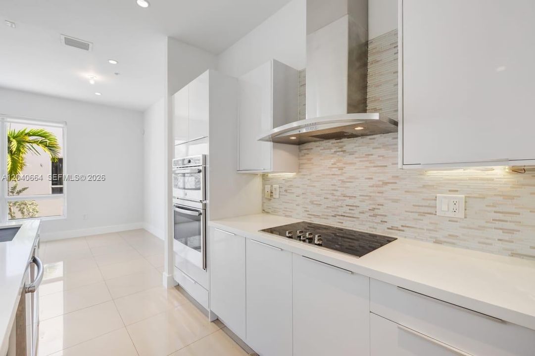 For Sale: $915,000 (4 beds, 3 baths, 2437 Square Feet)
