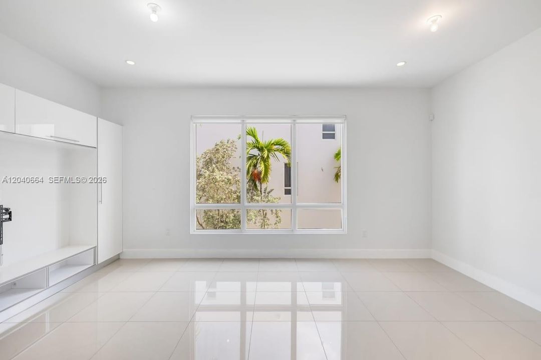 For Sale: $915,000 (4 beds, 3 baths, 2437 Square Feet)