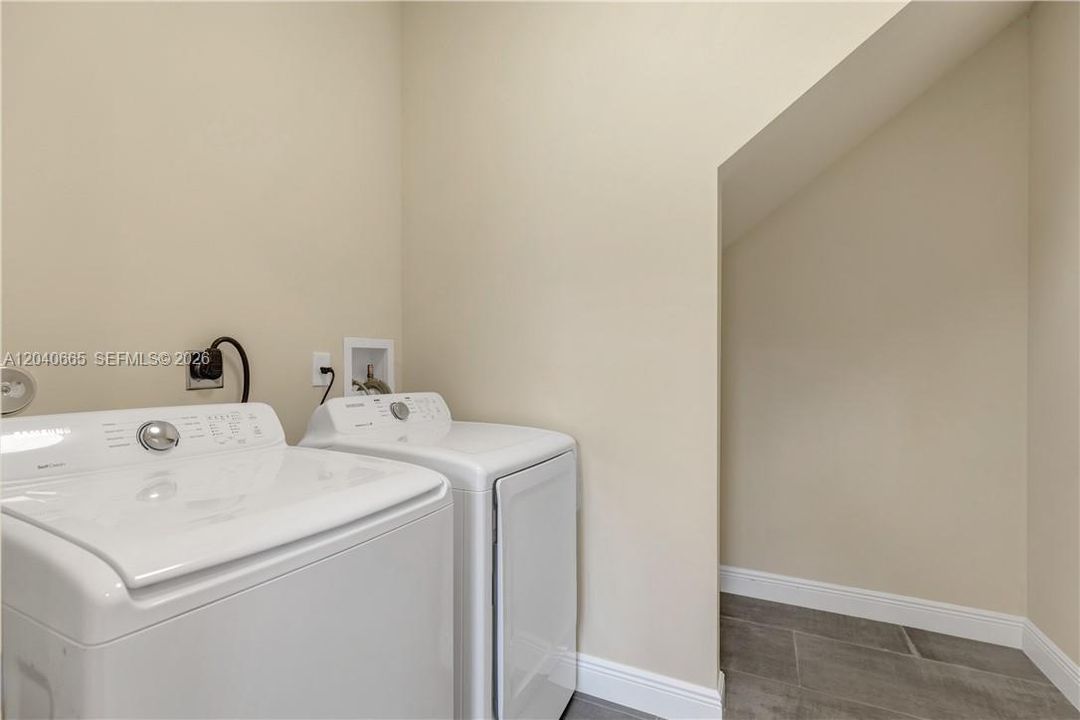 For Rent: $6,750 (4 beds, 3 baths, 2680 Square Feet)