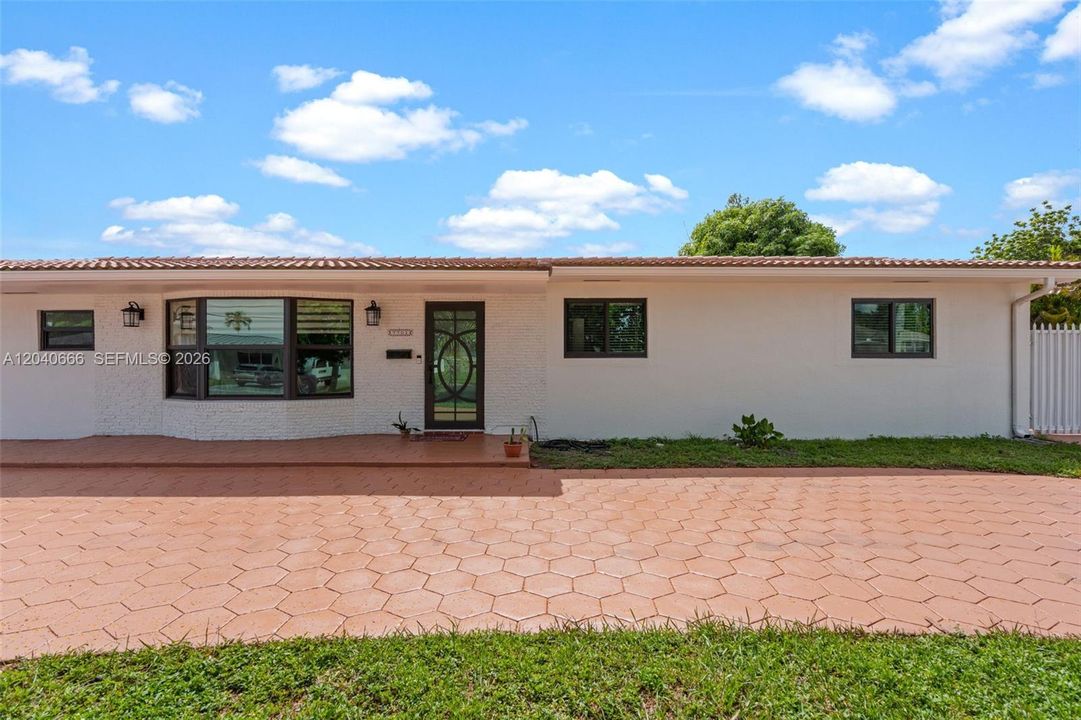 For Sale: $760,000 (4 beds, 3 baths, 1791 Square Feet)