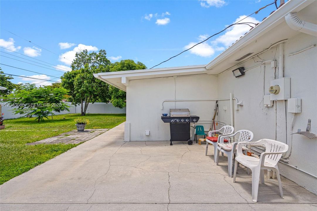 For Sale: $760,000 (4 beds, 3 baths, 1791 Square Feet)