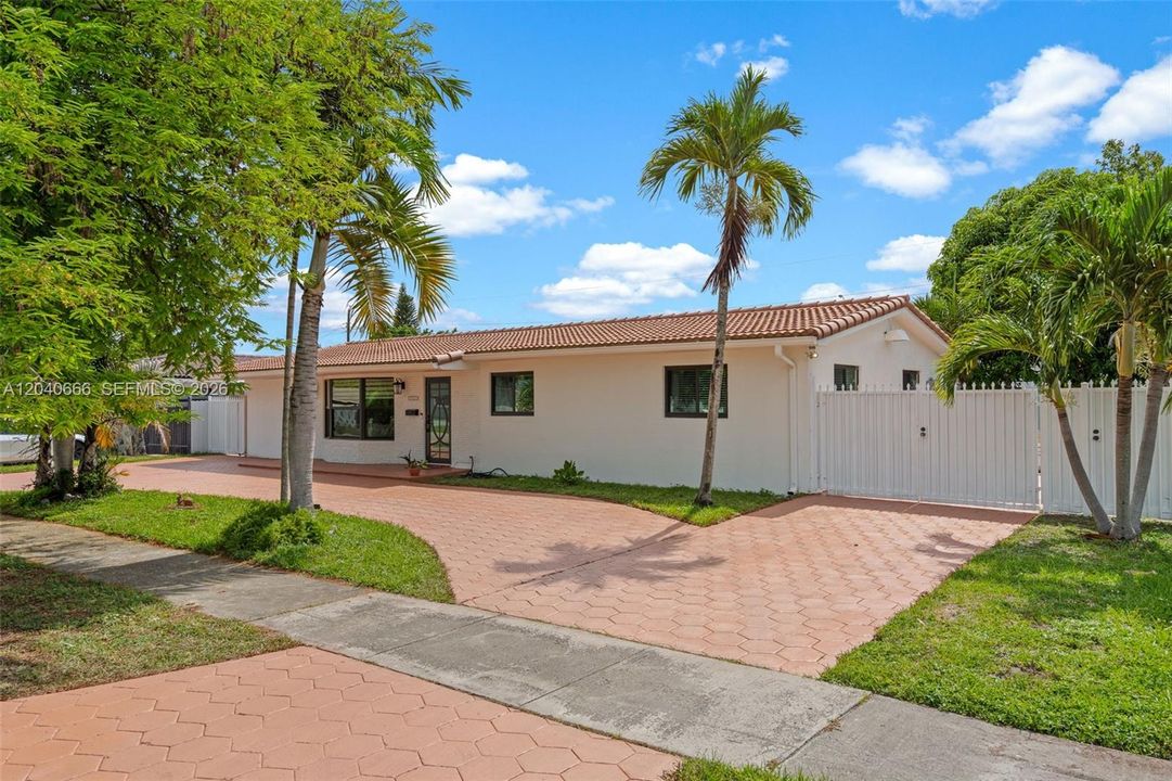 For Sale: $760,000 (4 beds, 3 baths, 1791 Square Feet)