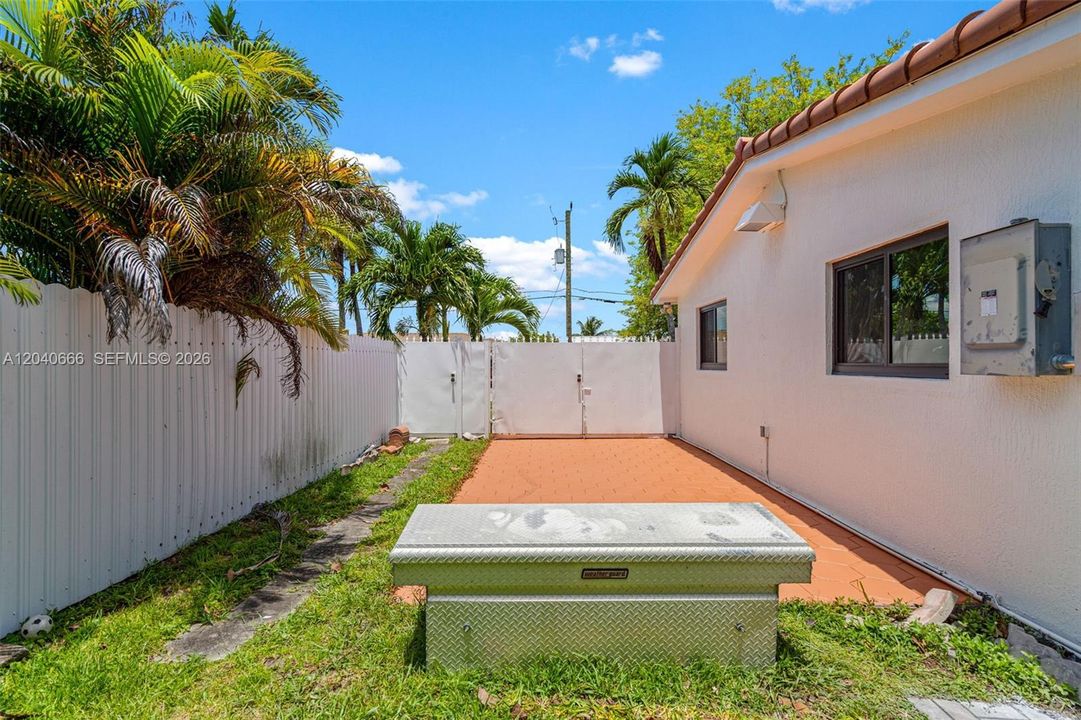 For Sale: $760,000 (4 beds, 3 baths, 1791 Square Feet)