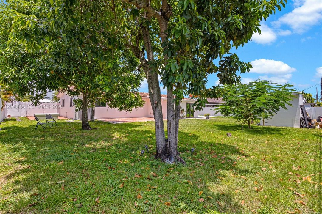 For Sale: $760,000 (4 beds, 3 baths, 1791 Square Feet)