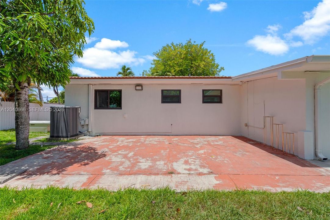 For Sale: $760,000 (4 beds, 3 baths, 1791 Square Feet)