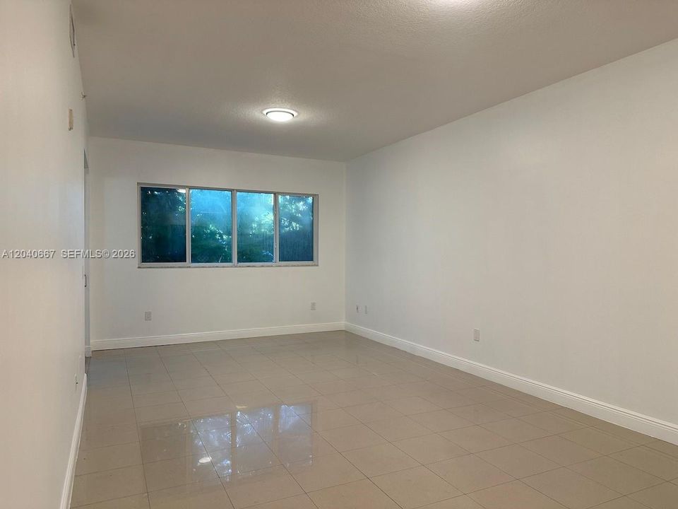 В аренду: $2,300 (1 спален, 1 ванн, 716 Квадратных фут)