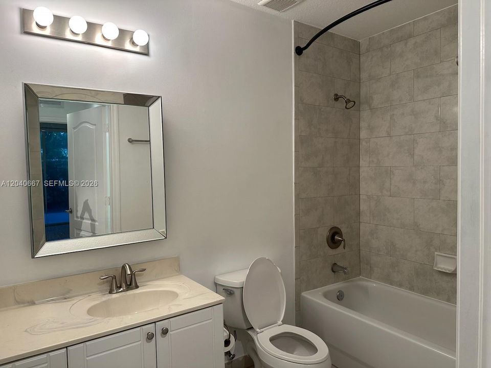 В аренду: $2,300 (1 спален, 1 ванн, 716 Квадратных фут)