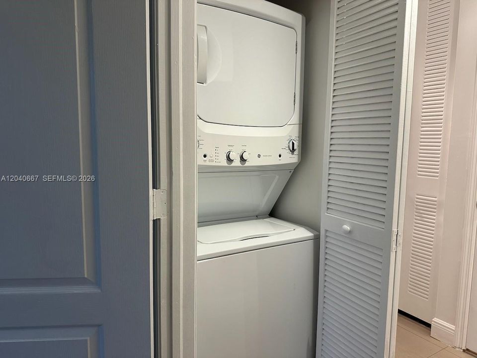 В аренду: $2,300 (1 спален, 1 ванн, 716 Квадратных фут)