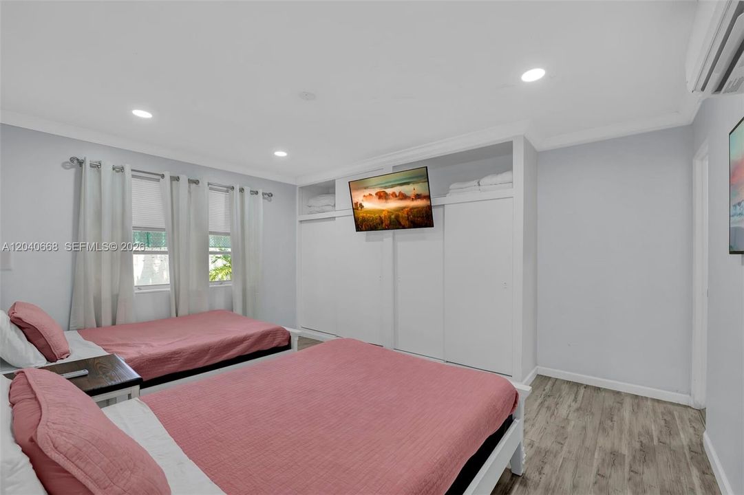 For Rent: $1,850 (1 beds, 1 baths, 1549 Square Feet)