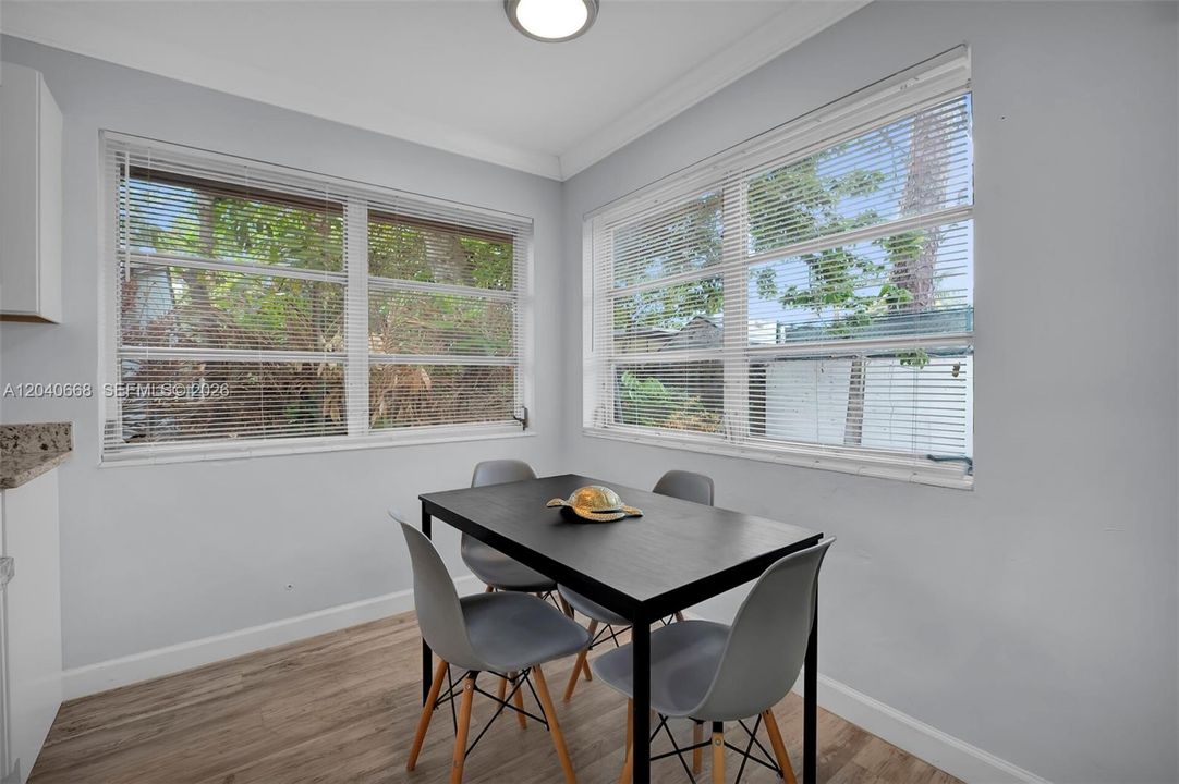 For Rent: $1,850 (1 beds, 1 baths, 1549 Square Feet)