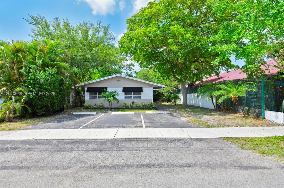 For Rent: $1,850 (1 beds, 1 baths, 1549 Square Feet)