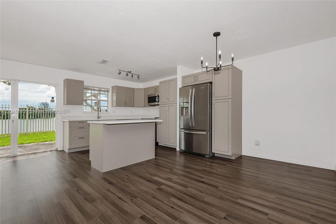 В аренду: $3,475 (3 спален, 2 ванн, 1570 Квадратных фут)