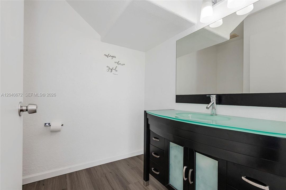 В аренду: $3,475 (3 спален, 2 ванн, 1570 Квадратных фут)
