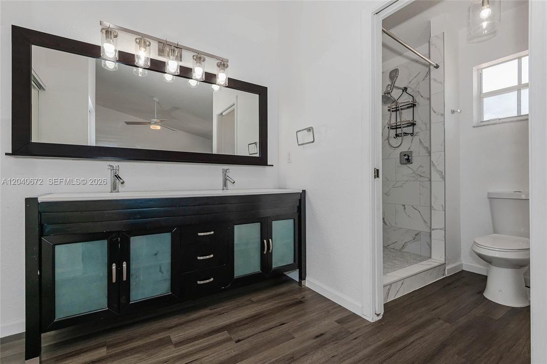 В аренду: $3,475 (3 спален, 2 ванн, 1570 Квадратных фут)