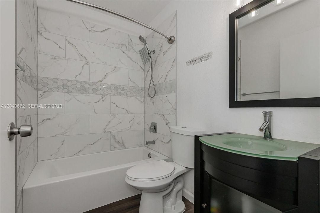 В аренду: $3,475 (3 спален, 2 ванн, 1570 Квадратных фут)