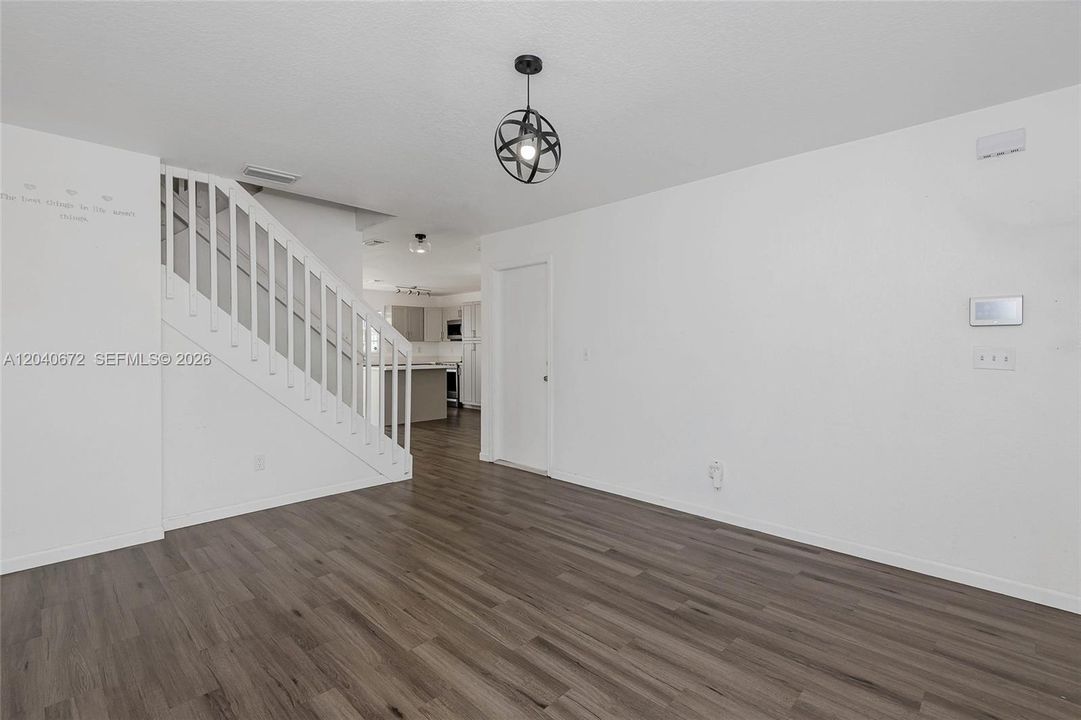 В аренду: $3,475 (3 спален, 2 ванн, 1570 Квадратных фут)