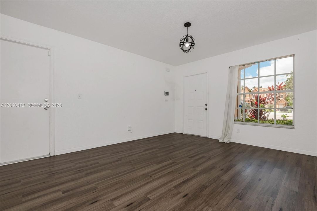 В аренду: $3,475 (3 спален, 2 ванн, 1570 Квадратных фут)