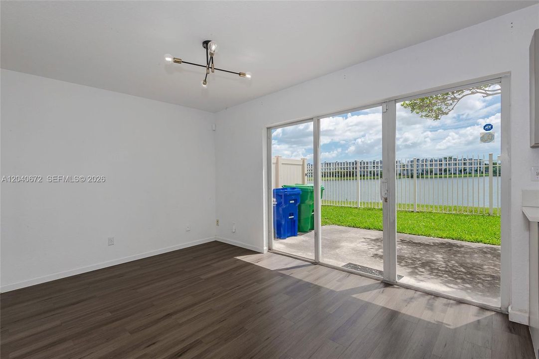 В аренду: $3,475 (3 спален, 2 ванн, 1570 Квадратных фут)