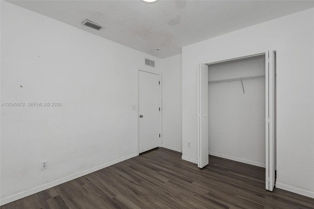 В аренду: $3,475 (3 спален, 2 ванн, 1570 Квадратных фут)