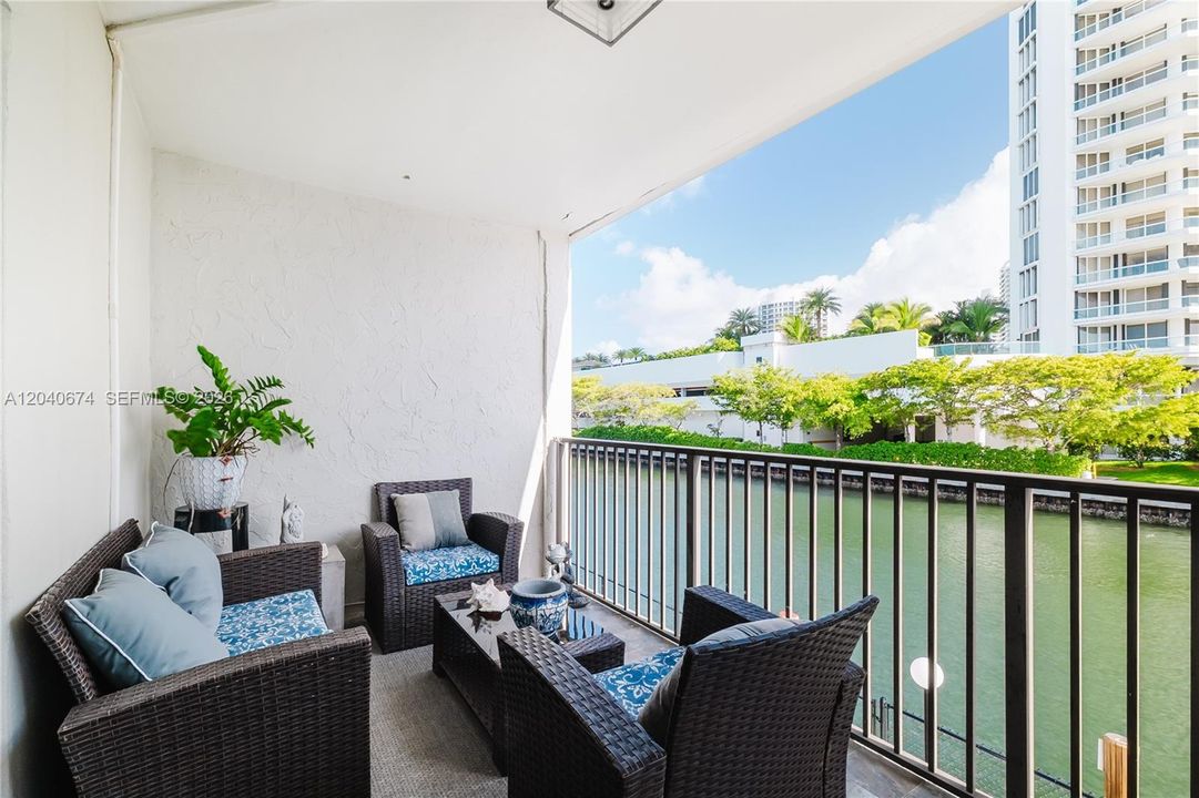 For Rent: $3,900 (2 beds, 2 baths, 1394 Square Feet)