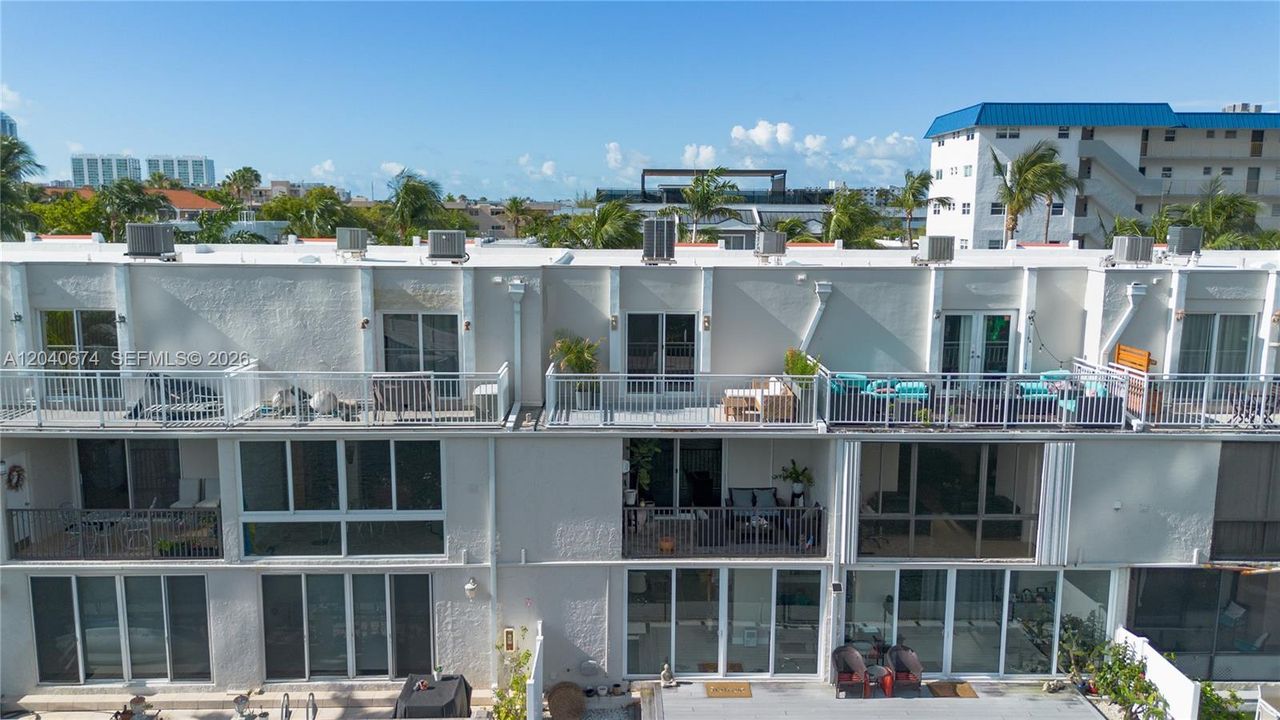 For Rent: $3,900 (2 beds, 2 baths, 1394 Square Feet)