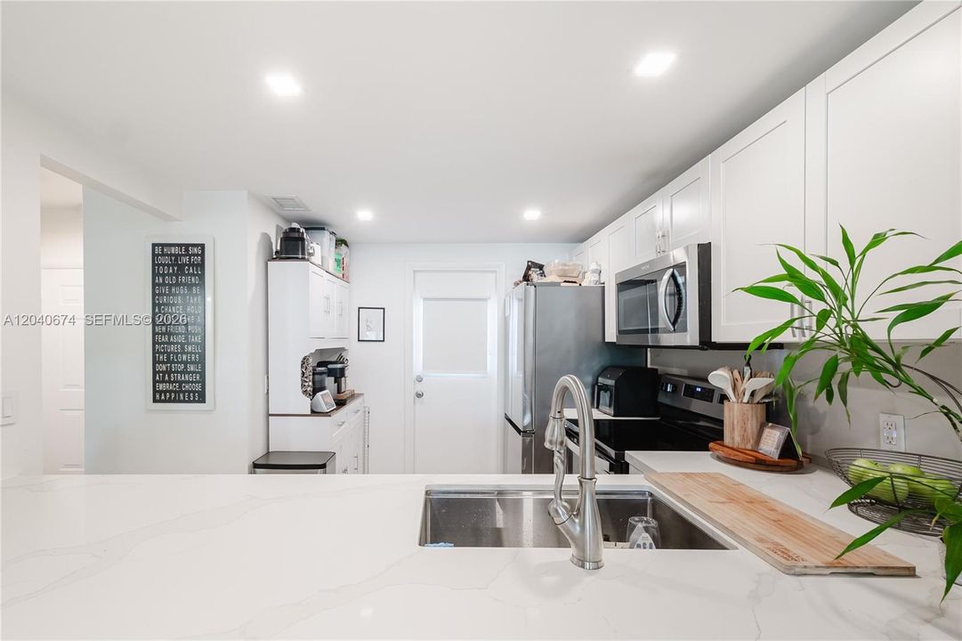 For Rent: $3,900 (2 beds, 2 baths, 1394 Square Feet)