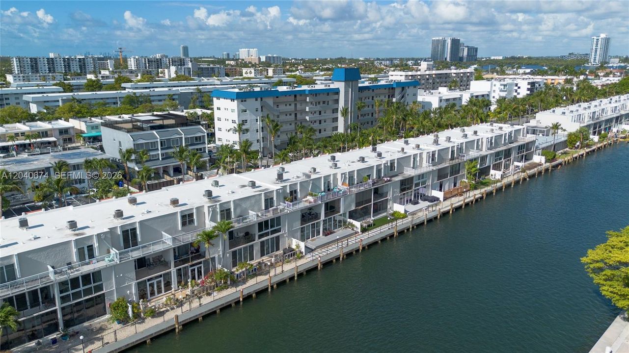 For Rent: $3,900 (2 beds, 2 baths, 1394 Square Feet)