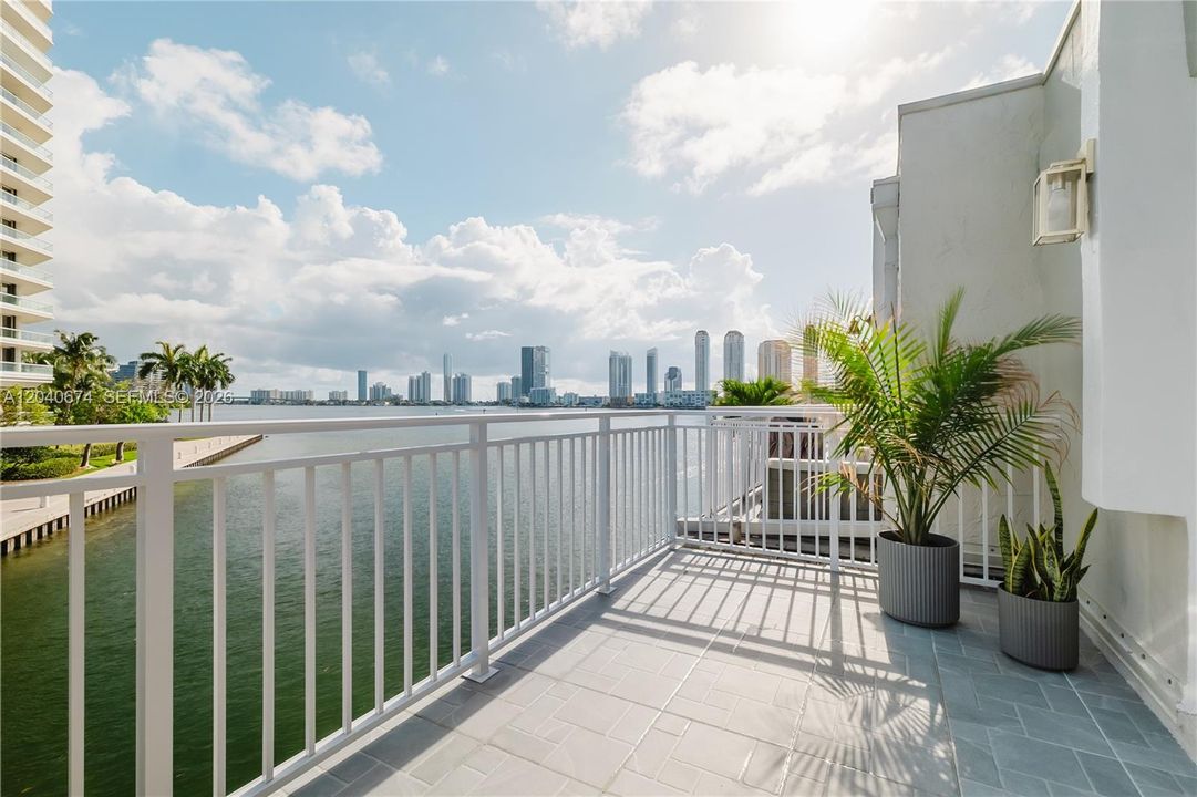 For Rent: $3,900 (2 beds, 2 baths, 1394 Square Feet)