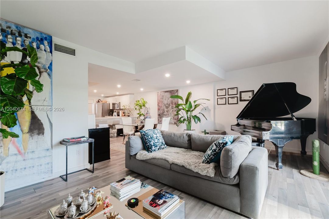 For Rent: $3,900 (2 beds, 2 baths, 1394 Square Feet)