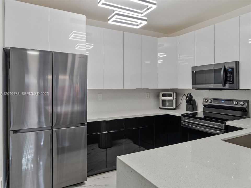For Sale: $315,000 (3 beds, 2 baths, 1379 Square Feet)