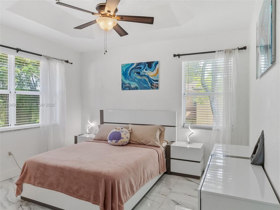 For Sale: $315,000 (3 beds, 2 baths, 1379 Square Feet)