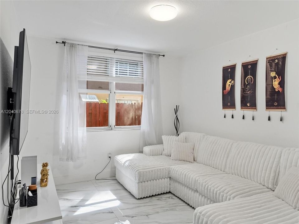For Sale: $315,000 (3 beds, 2 baths, 1379 Square Feet)