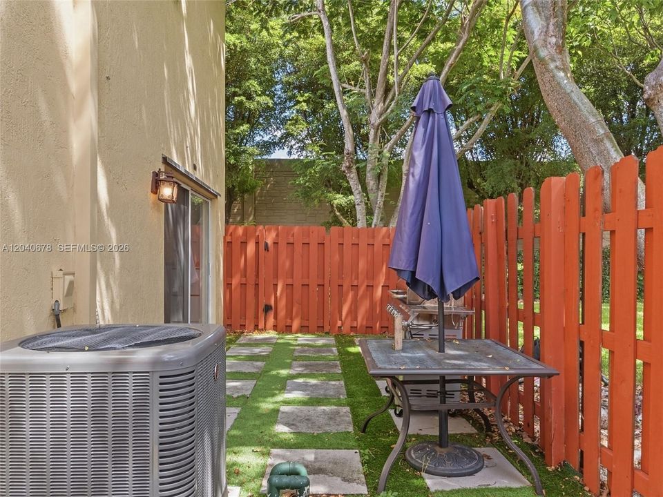 For Sale: $315,000 (3 beds, 2 baths, 1379 Square Feet)