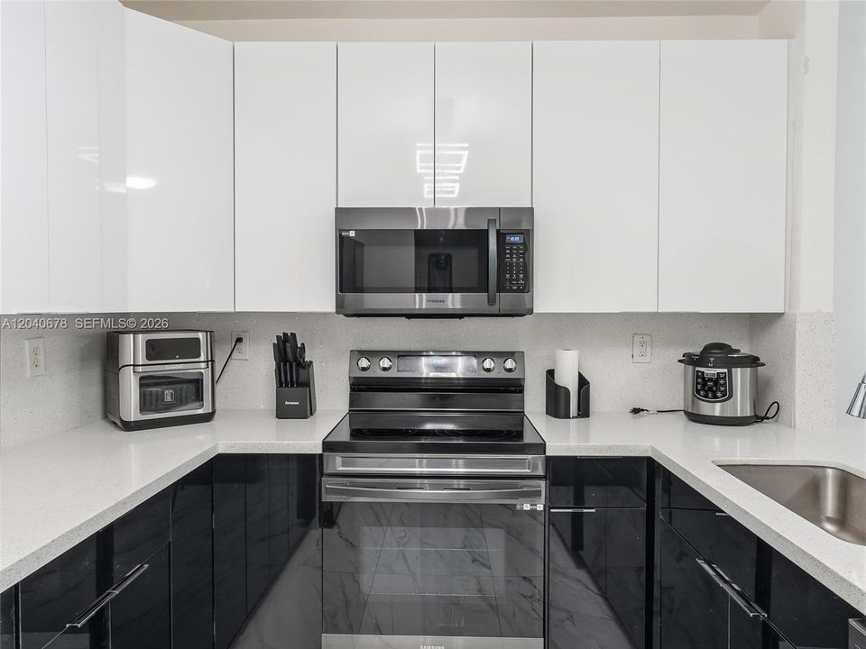 For Sale: $315,000 (3 beds, 2 baths, 1379 Square Feet)