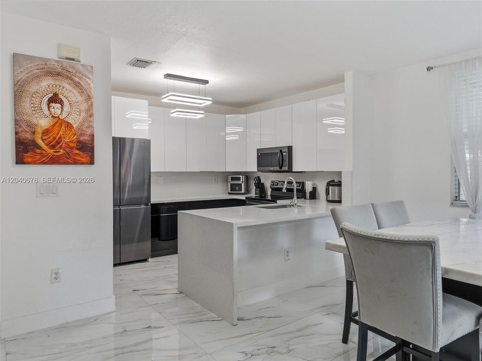 For Sale: $315,000 (3 beds, 2 baths, 1379 Square Feet)