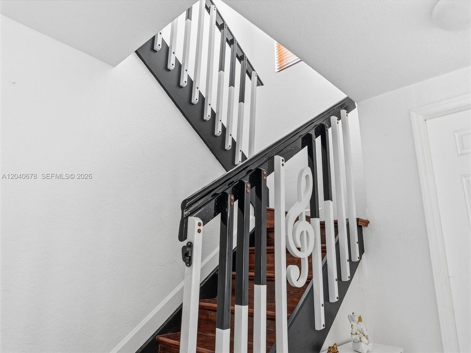 For Sale: $315,000 (3 beds, 2 baths, 1379 Square Feet)