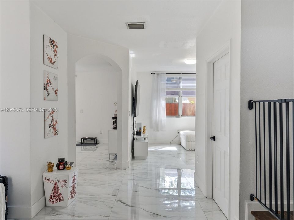 For Sale: $315,000 (3 beds, 2 baths, 1379 Square Feet)