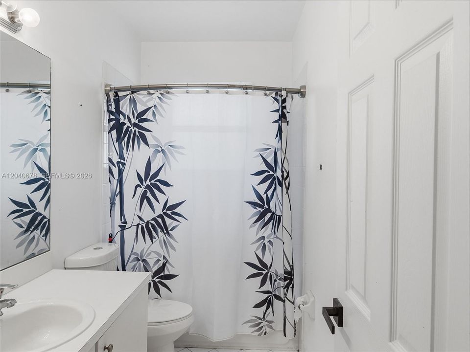 For Sale: $315,000 (3 beds, 2 baths, 1379 Square Feet)
