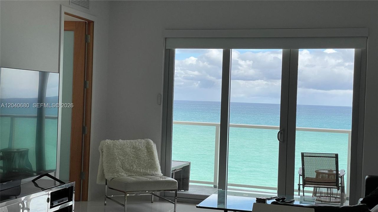 For Rent: $4,200 (2 beds, 2 baths, 824 Square Feet)