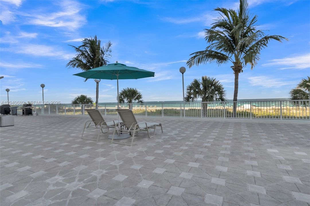 For Rent: $4,200 (2 beds, 2 baths, 824 Square Feet)